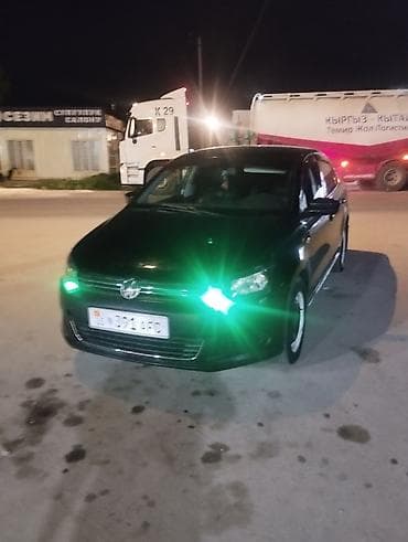 Volkswagen Polo: 2011 г., 1.6 л, Механика, Газ, Седан