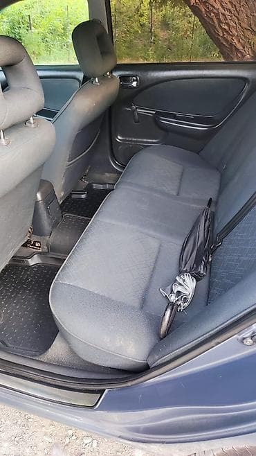 Унаа: Toyota Avensis: 2002 г., 1.8 л, Кол менен иштөөчү, Бензин, Универсал — 4