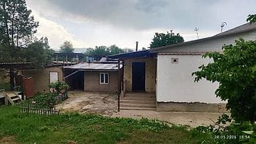 Токтогул шаарынан там сатылат, жакшы абалда, 5 болмолуу барачный тип