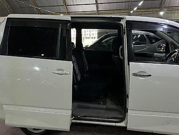 mark 2 qualis: Toyota Voxy: 2003 г., 2 л, Автомат, Бензин, Минивэн — 5