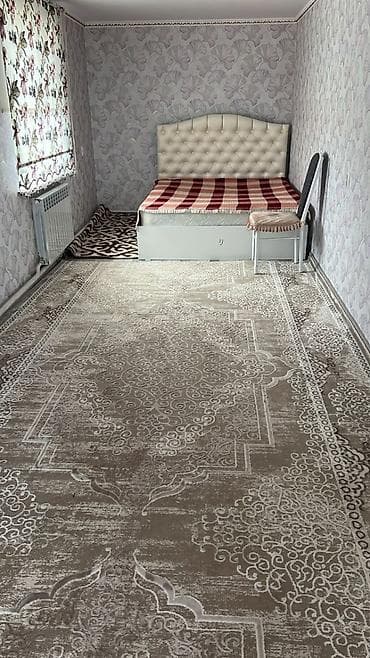 продаю дом ак ордо 1: Продается двух этажный дом! Дом находится в г.Чолпон- Ата. В самом — 10