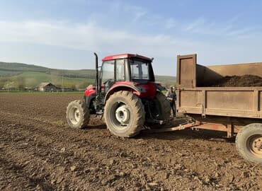 продается электро мото и скутер мотоцикл: Трактор колёсный, красный, с закрытой остеклённой кабиной. Основные — 1