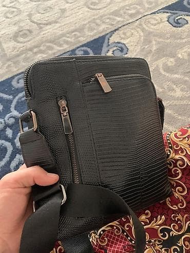 Сумка через плечо, компактная, черная, с тиснением “под рептилию”