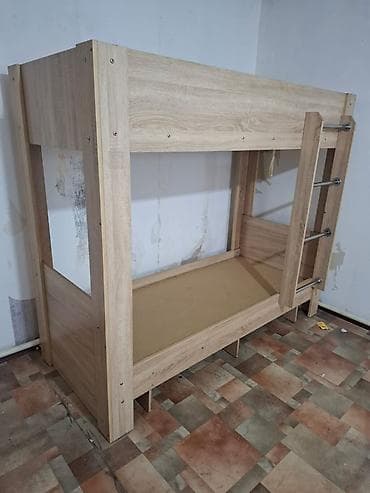 Кровати: Двухъярусная кровать из ЛДСП в цвете «дуб» с вертикальной лестницей — 2