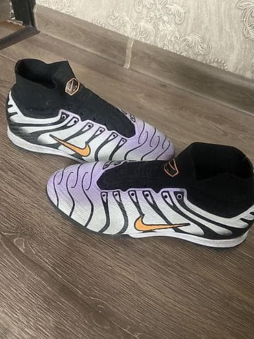 Футбольные бутсы/сороконожки Nike с носком-манжетой. Размер 38 at lalafo.kg Футбольные бутсы/сороконожки Nike с носком-манжетой. Размер 38