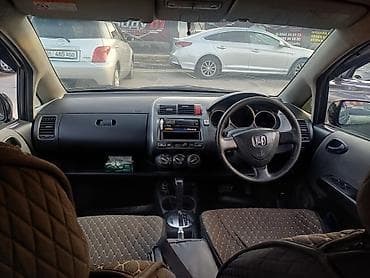задний вид фит: Honda Fit: 2003 г., 1.5 л, Вариатор, Бензин, Хэтчбэк — 6