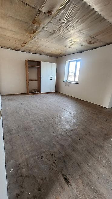 продаю 3 комн квартиру: Продаётся двухэтажный кирпичный дом. Основные характеристики: - — 8