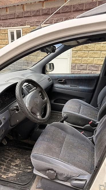 kia carneval: Toyota Picnic: 2000 г., Минивэн — 7