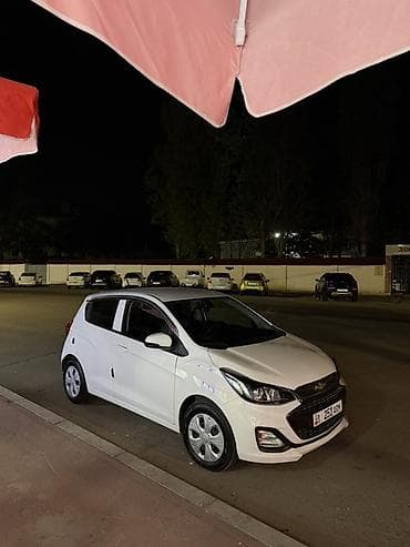 shevralet niva: Chevrolet Spark: 2020 г., 1 л, Вариатор, Бензин, Хэтчбэк — 1