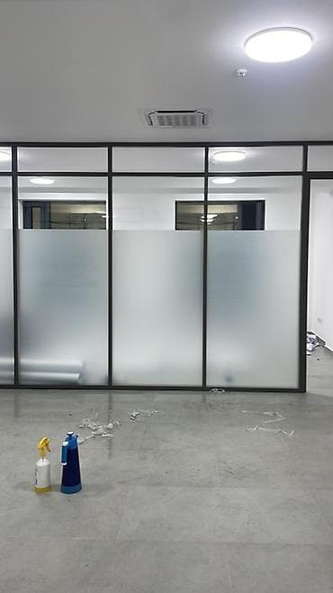 пленка для тонировки: На заказ Каркасная перегородка, Для офиса, Монтаж — 2