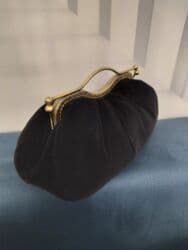 купить мужской клатч из натуральной кожи ручной работы: Продаю бархатный редикюль сумочку, новая, черного цвета размер 30×15 — 25
