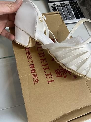 туфли для латино: Белые детские туфли-санадлии для танцев/бальных латина. 32 размер две — 2