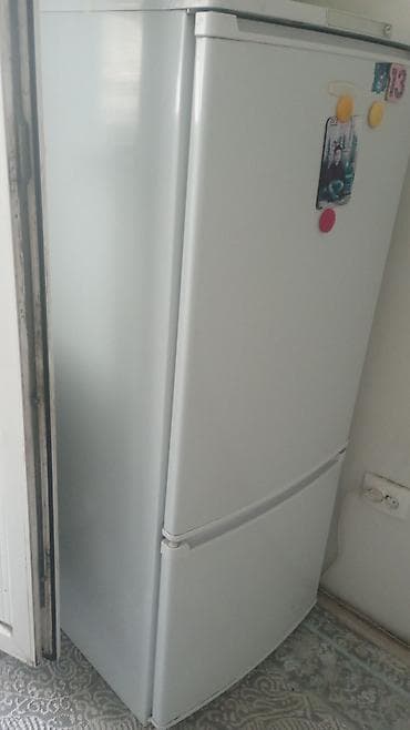 холодильник с морозильной камерой: Двухкамерный холодильник с нижней морозильной камерой. Характеристики — 4