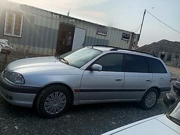 авто сатылат: Toyota Caldina: 2002 г., 1.8 л, Кол менен иштөөчү, Бензин, Универсал — 2