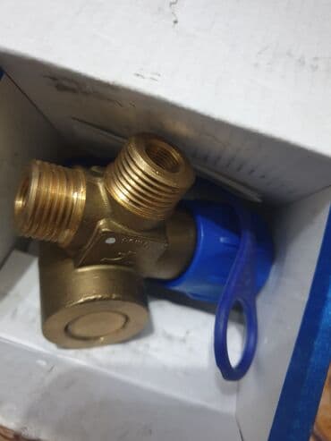 газовое оборудование бу: Продаётся газовое оборудование для автомобиля без баллона. цена — 4