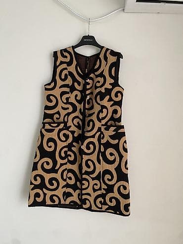 жилетка юникло: Женский набор верхней одежды и жилетов Состав лота (6 предметов): - — 9