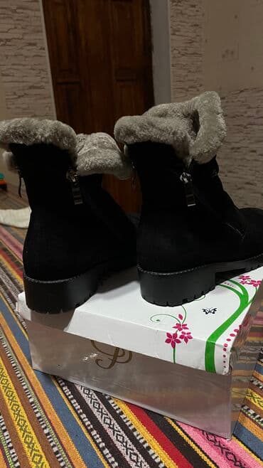 сапоги из натурального меха и кожи: Натуральные замшы с натуральным мехом покупала за 7000содевала один — 2