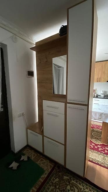 Прихожая модульная с зеркалом и закрытыми секциями - Компоновка
