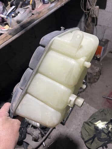 Бачок Mercedes-Benz