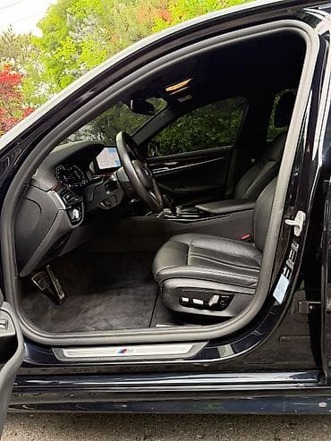 Автозапчасти: BMW с интерьером M Sport и цифровой приборной панелью. Основные — 7