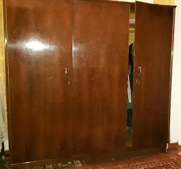 дордой одежды: Продаю 2 шифоньера и кресло. Один шифоньер цельный деревянный, 3 — 1