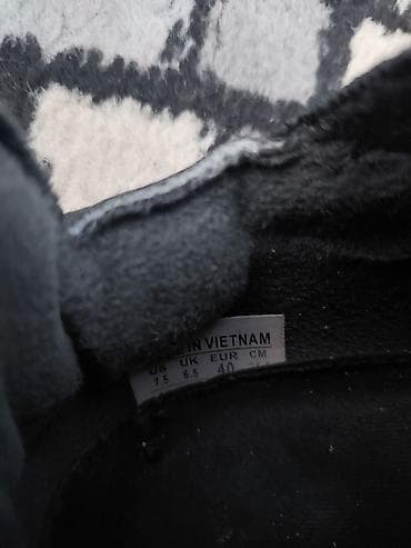 Велосипеды: Футбольные бутсы без шнурков (лакового типа, FG) - Размер: EU 40 (US — 3