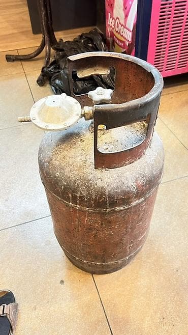 1-й . Газовый баллон с редуктором и шлангом 3500 2-й . Газовый баллон — 2