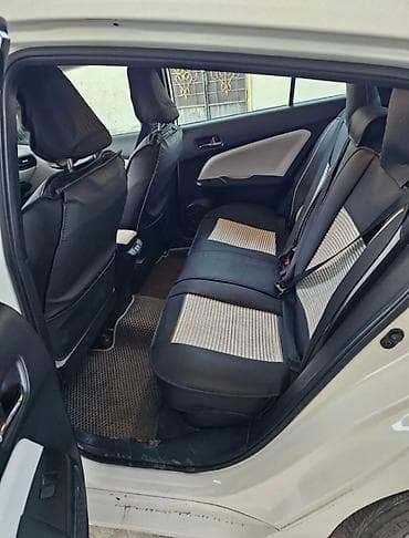 Toyota: Toyota Prius: 2020 г., 1.8 л, Автомат, Гибрид, Хэтчбэк — 4