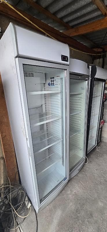 Холодильное оборудование: Торговый холодильный шкаф с прозрачной дверью (витринный). - — 1