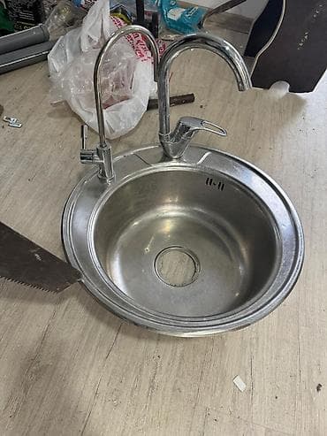 Трубы: Круглая кухонная мойка из нержавеющей стали с двумя смесителями ул — 2