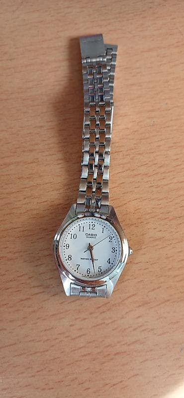 Наручные часы Casio Quartz - Классический аналоговый циферблат: белый