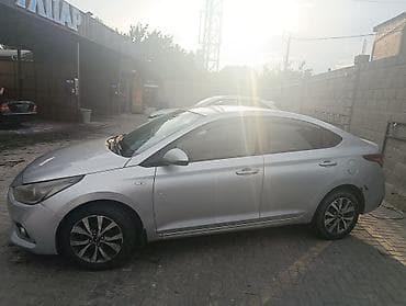 накладки соната: Салон Hyundai с автоматической коробкой передач. На фото представлен — 6