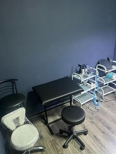 Маникюрные столы: Кабинет для бьюти‑процедур/татуажа с полной комплектацией Продаётся — 2