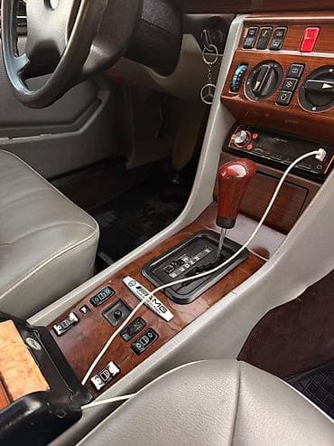 зеркало 221: Mercedes-Benz E-Class: 1990 г., Бензин, Купе — 4