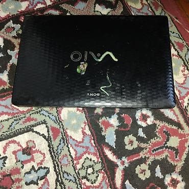 Ноутбук Sony VAIO (серия E, 15.5") с мышкой, чутка отклеились кнопки