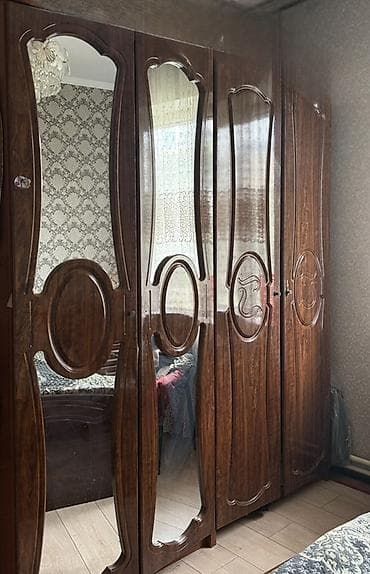 Спальные гарнитуры: Спальный гарнитур в классическом стиле Состав: - Двуспальная кровать — 2