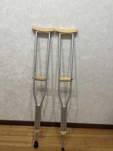 Подмышечный костыли регулируемый. - Материал: лёгкий алюминий. -