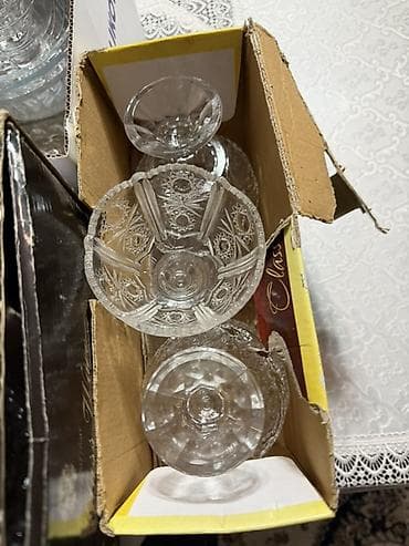Посуда: Отдам за 800 все 
Набор стеклянной посуды и хрусталя в коробках — 3