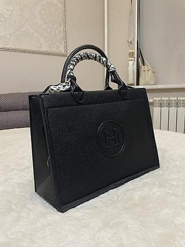Женская HERMES сумка-тоут, черная, жесткой формы - Материал at lalafo.kg Женская HERMES сумка-тоут, черная, жесткой формы - Материал