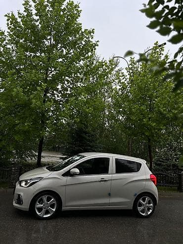 corolla 2016: Chevrolet Spark: 2016 г., 1 л, Вариатор, Бензин, Хэтчбэк — 3