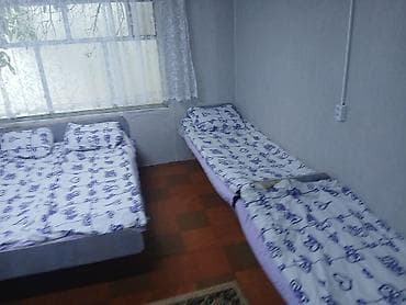 vip hostel: Гостевой дворик с комнатами для отдыха - Уютная закрытая территория с — 6