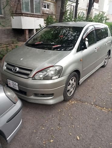 Toyota Ipsum: 2002 г., 2.4 л, Автомат, Бензин
