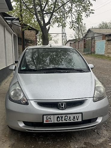 трактор 82 1: Honda Jazz: 2002 г., 1.5 л, Кол менен иштөөчү, Бензин, Хетчбек — 1