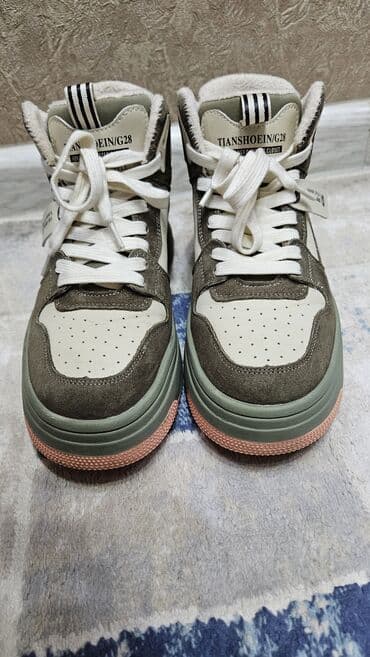 платье леопардовое: Классные женские фирменные утеплённые ботинки на ножках смотрится — 4