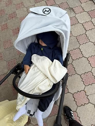 Коляски: Cybex Melio Carbon Fog Grey — ультралегкая (около 5.9 кг) прогулочная — 1
