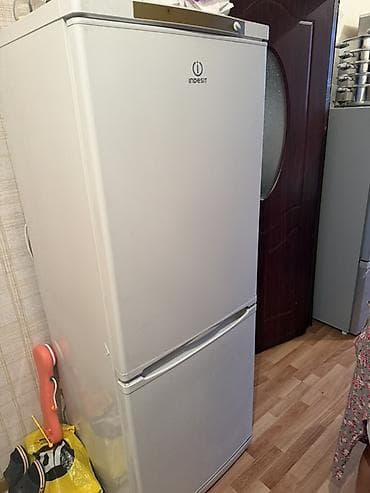 Холодильник Indesit, двухкамерный, белый. Основные особенности: - at lalafo.kg Холодильник Indesit, двухкамерный, белый. Основные особенности: -