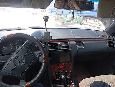 hyundai xcient: Mercedes-Benz E-Class: 1998 г., Универсал — 6