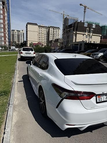corolla s: Toyota Camry: 2022 г., 2.5 л, Бензин, Седан — 2