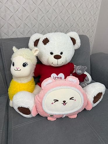 toy: Набор мягких игрушек Состав: - Большой плюшевый мишка белого цвета в — 1