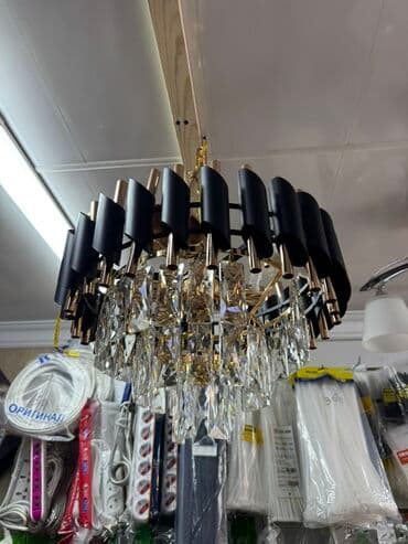 купить люстру в зал: Светильник с хромированной отделкой и черными акцентами. Декорирован — 1